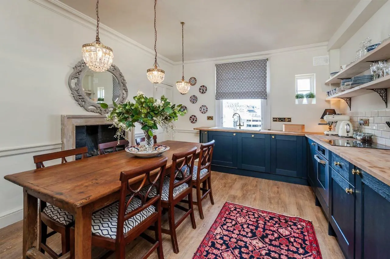 Luxury Regency Apartment In Bath City Centre
